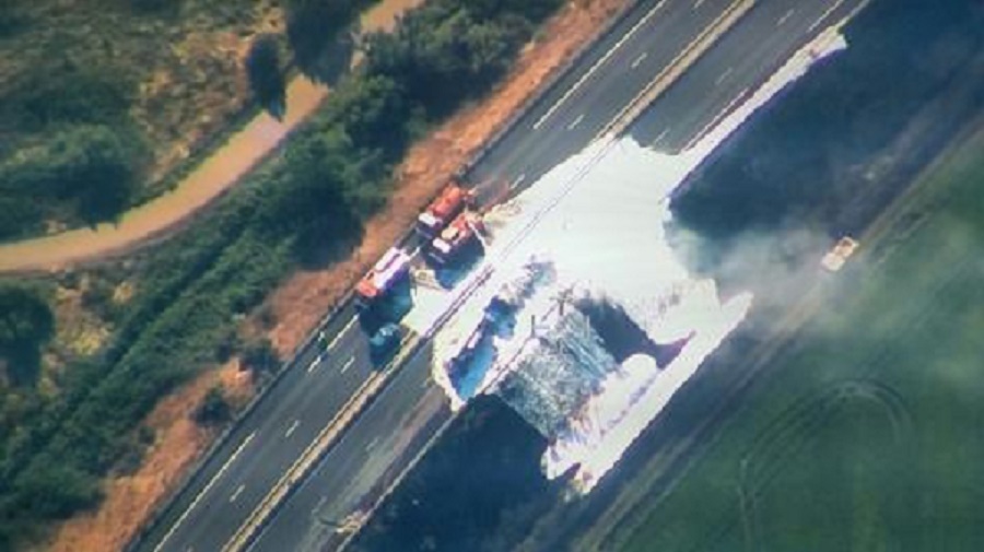 Feu sur A54 en cours d'extinction (Photo aérienne SDIS13)