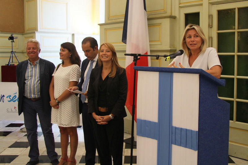 Caroline Pozmentier en charge de la sécurité à Marseille entourée des maires de secteur Sabine Bernasconi (1/7) et Yves Moraine (6/8) a dressé le bilan de la médiation sociale du littoral (Photo Robert Poulain)