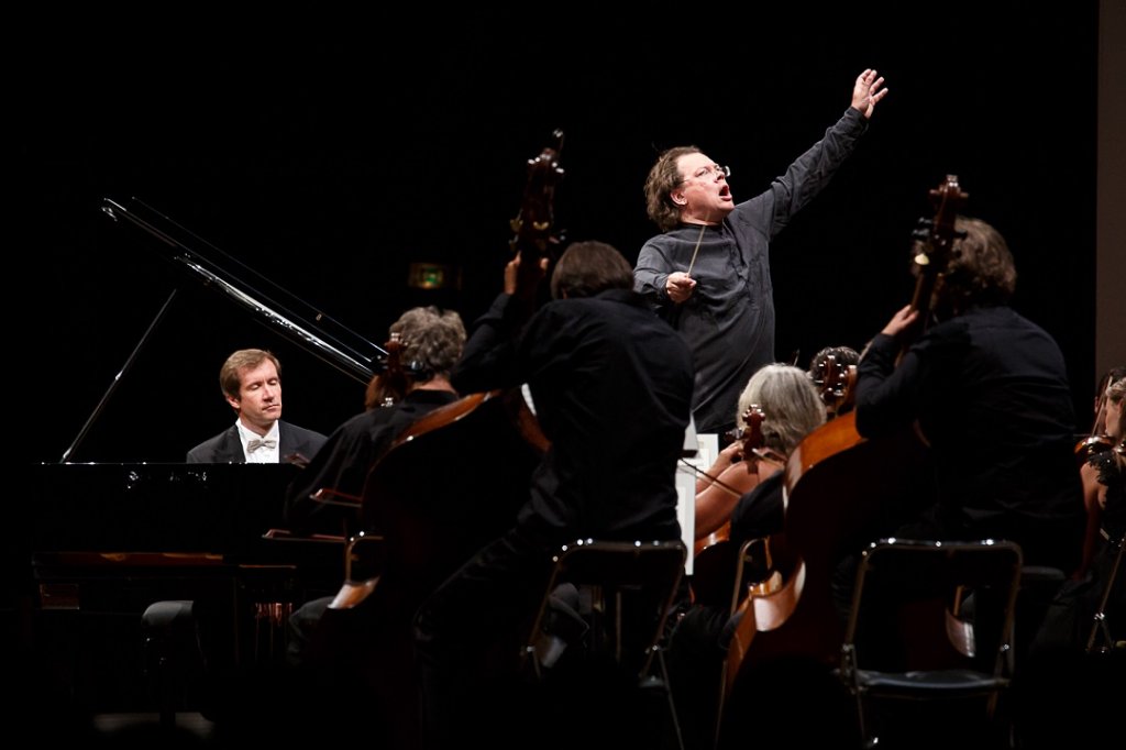 Le pianiste Nikolai Lugansky dirigé par Alexander Vedernikov (Photo Christophe Gremiot)