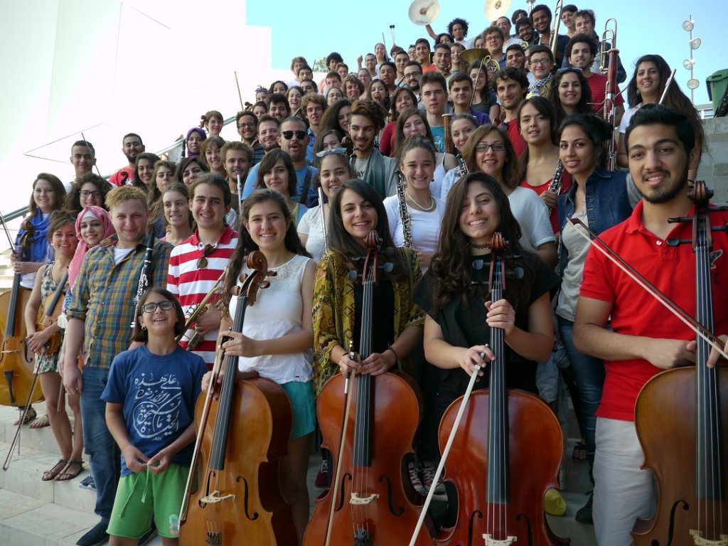 Les 92 musiciens de l’Orchestre des Jeunes de Palestine ont travaillé sous les ordres de Nicolas Simon toute la semaine au Conservatoire d’Aix-en-Provence. Ils seront en concert au Grand Théâtre de Provence samedi 29 août. (Photo M.E.)