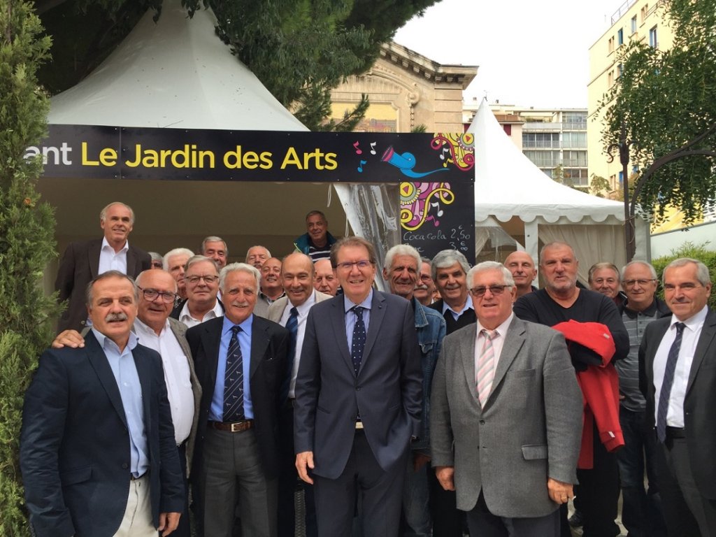 Guy Teissier entouré des représentant des clubs nautiques du territoire de MPM (Photo MPM-D.Girard)