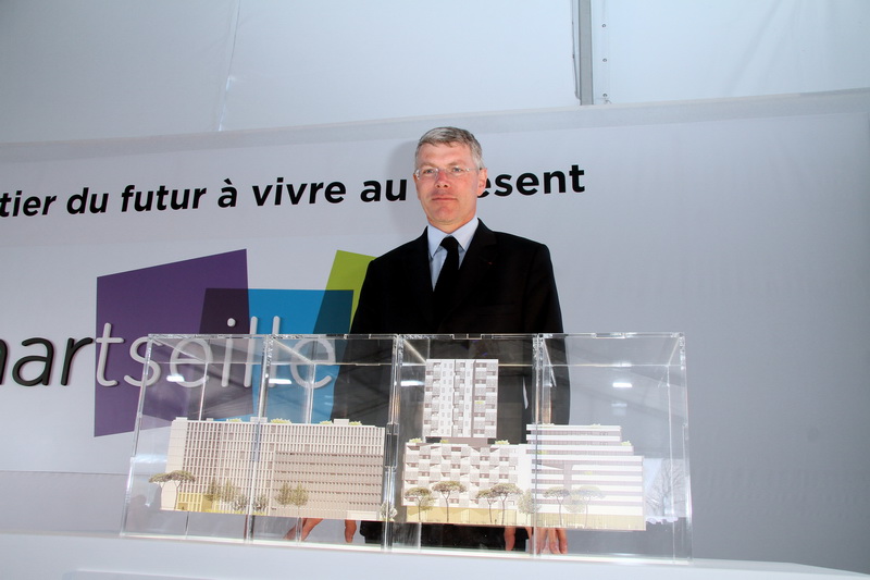 Pierre Berger lors de la pose de la première pierre de l’îlot Allar à Marseille (Photo Robert Poulain)