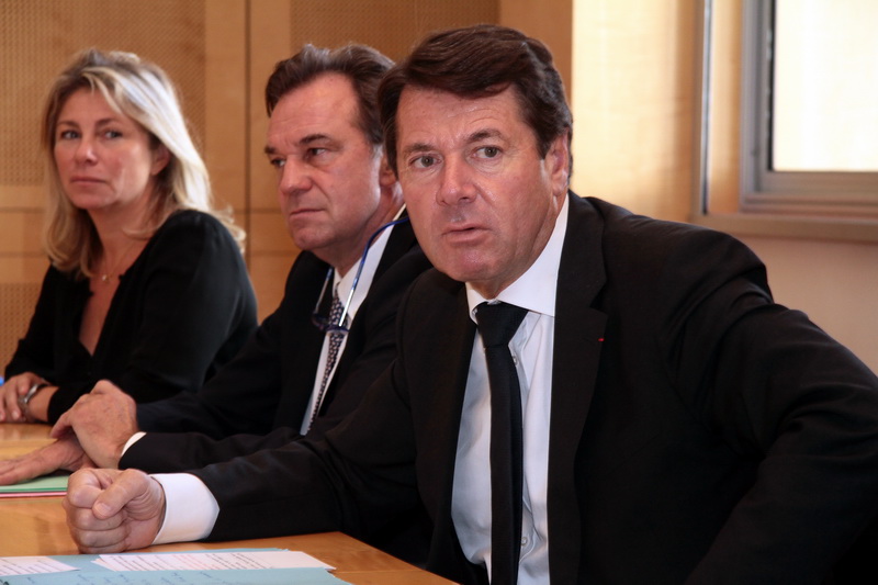 Caroline Pozmentier, Renaud Muselier et Christian Estrosi ont rencontré les acteurs de Marseille-Fos (Photo Robert Poulain)