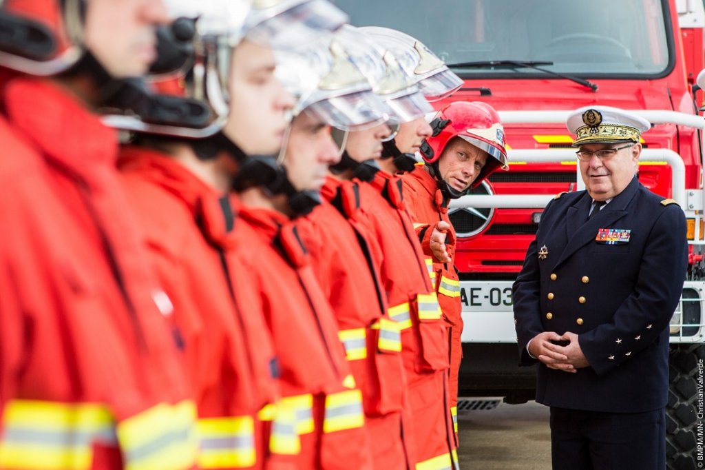 L’amiral Rogel s’est vu présenter un large panel des capacités d’interventions des marins du feu (Crédit photos : BMPM Christian Valverde)