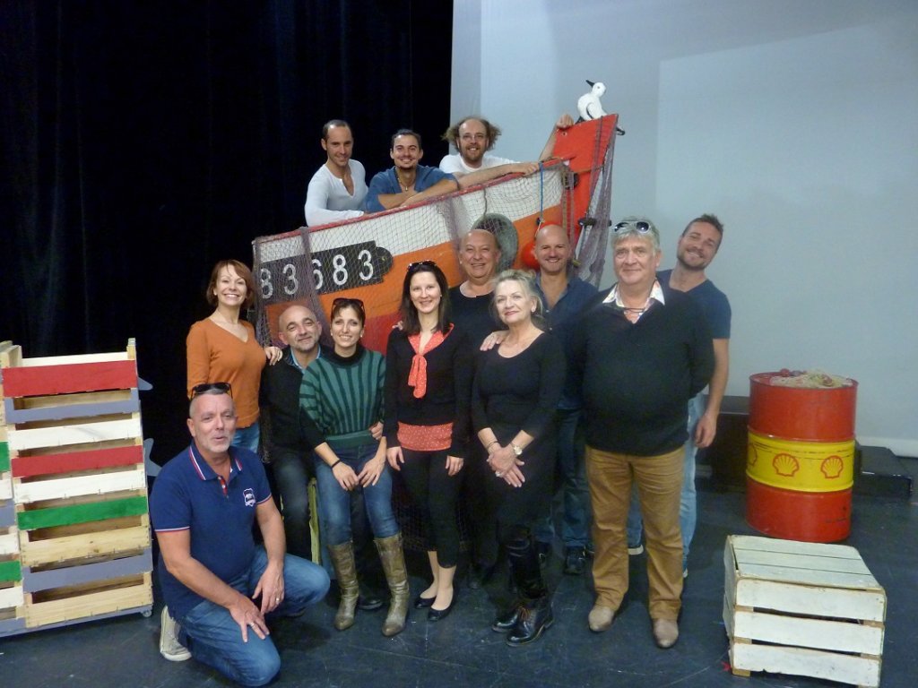 La troupe de « Un de la Canebière » autour de Dominique Trottein, très bien entouré assis au premier rang et de Jacques Duparc, debout à droite au premier rang (Photo M.E.)