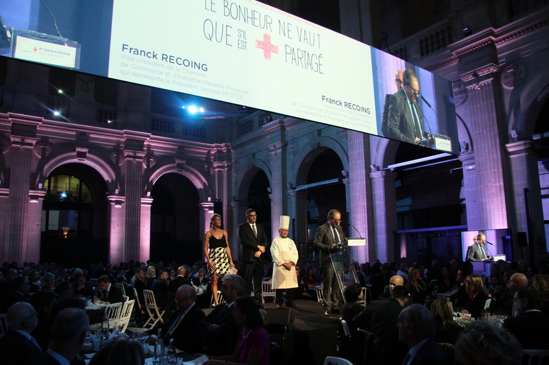 La 8e édition du dîner de gala de la Croix-Rouge Française s'est déroulée ce jeudi 26 novembre au sein du hall du Palais de la Bourse à Marseille (Photo Robert Poulain)