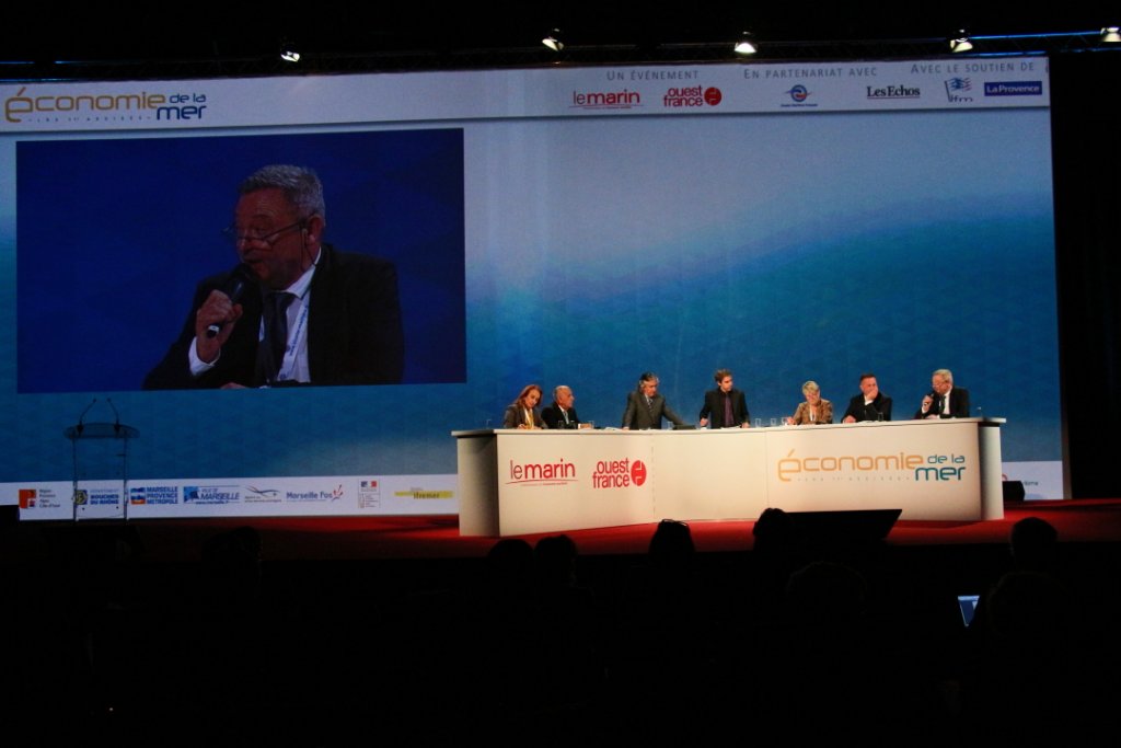 Mireille Peirano entourée de Claude Piccirillo, Didier Réault, Danielle Milon et Marc Reverchon ont participé au débat sur "Marseille et la Méditerranée" (Photo Philippe Maillé)