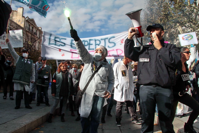 A Marseille les Experts sont dans la rue (Photo Robert Poulain)