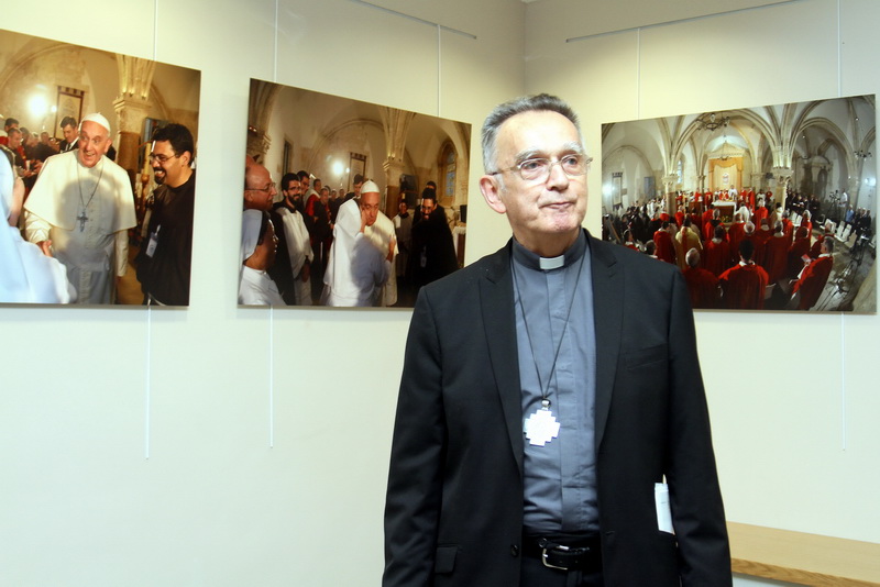 L'exposition a connu un grand succès lors de sa présentation à Notre-Dame de la Garde ici en présence de Mgr Pontier Archevêque de Marseille (Photo Robert Poulain)