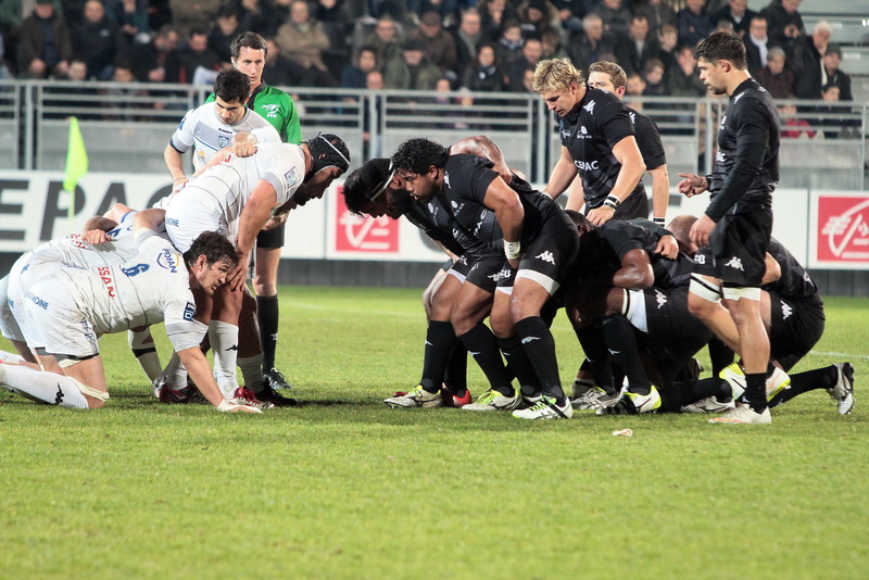 Avec Maafu, Tuapati et Moreno Rodriguez en première ligne, on pouvait attendre le meilleur de la mêlée noire. Il n’en fut rien, hélas. (Photo Robert Poulain)