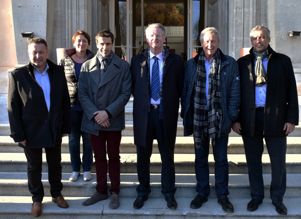 Didier Réault entouré de l’équipe dirigeante du Comité de candidature Paris 2024 en déplacement à Marseille (Photo DR)