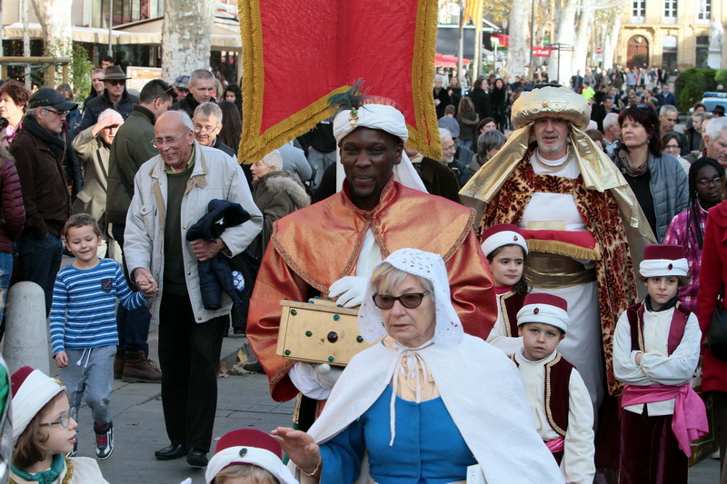 Trois grands Rois étaient ce dimanche 10 janvier à Aix-en-Provence (Photo Robert Poulain)