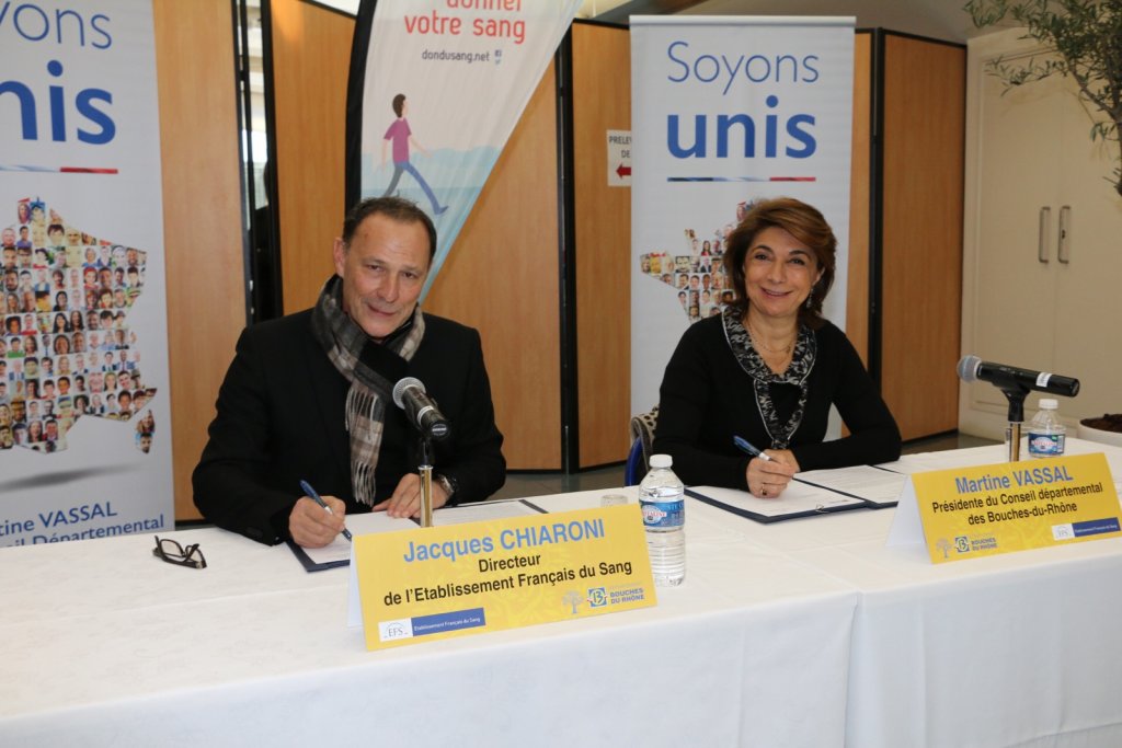 signature de convention entre le CD13 et l'EFS ce mardi 26 janvier 2016 à l'Hôtel du Département (Photo Jean-Paul Herbecq CD13)