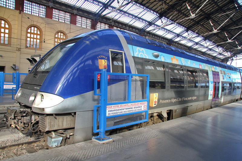 TER en gare Saint-Charles (Photo Robert Poulain)