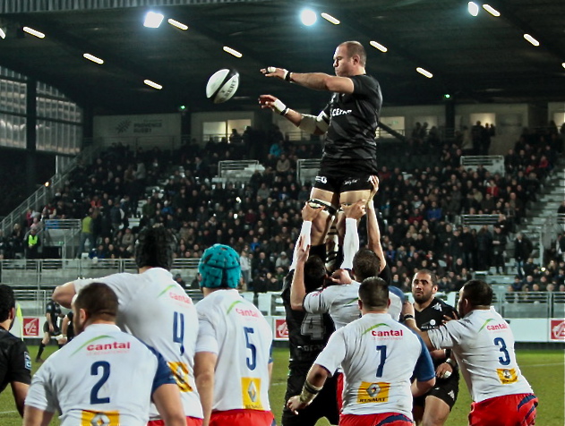 Face à Aurillac, Jannie Bornman a survolé le match comme ici il survole la mêlée. (Photo Robert Poulain).