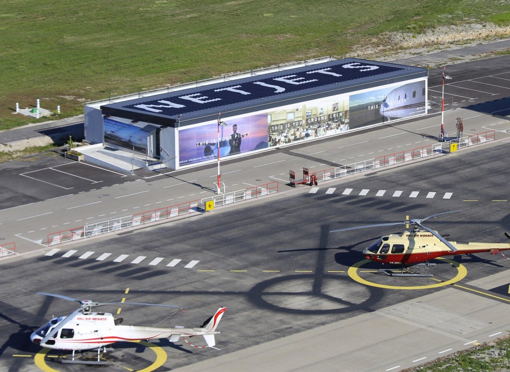 Sur le terminal hélicoptères de Nice un habillage de toit de 144 m² permet aux passagers de découvrir la marque avec de la hauteur (Photo JCDecaux Airport)