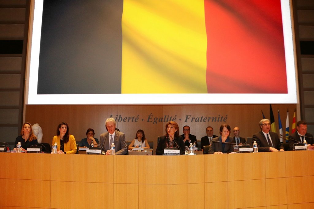 Au sein de l'hémicycle du Département Martine Vassal a rendu un hommage aux victimes des attentats perpétrés à Bruxelles en présence du Consul général du Royaume de Belgique (Photo: Christian Rombi/CD13)