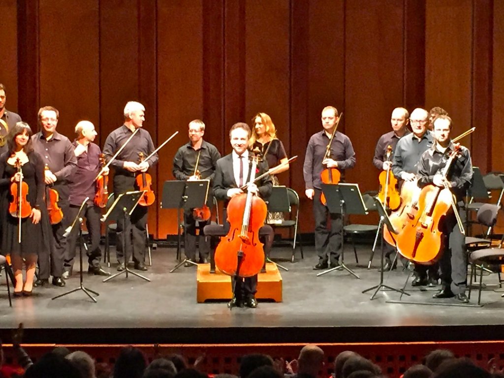 Marc Coppey et les Solistes de Zagreb au moment des saluts. (Photo M.E.)