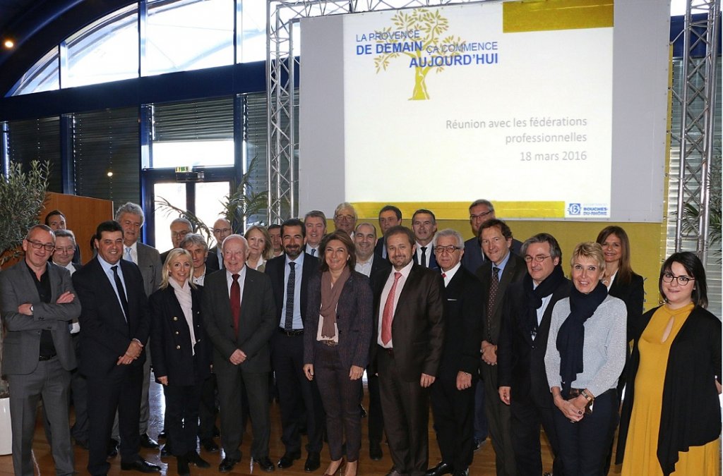 Martine Vassal, Présidente du Conseil départemental des Bouches-du-Rhône, avec les Présidents des Fédérations professionnelles pour la présentation de son plan d'investissement pour l'économie : «Construire la Provence de demain » (Photo : JPH Cd13)