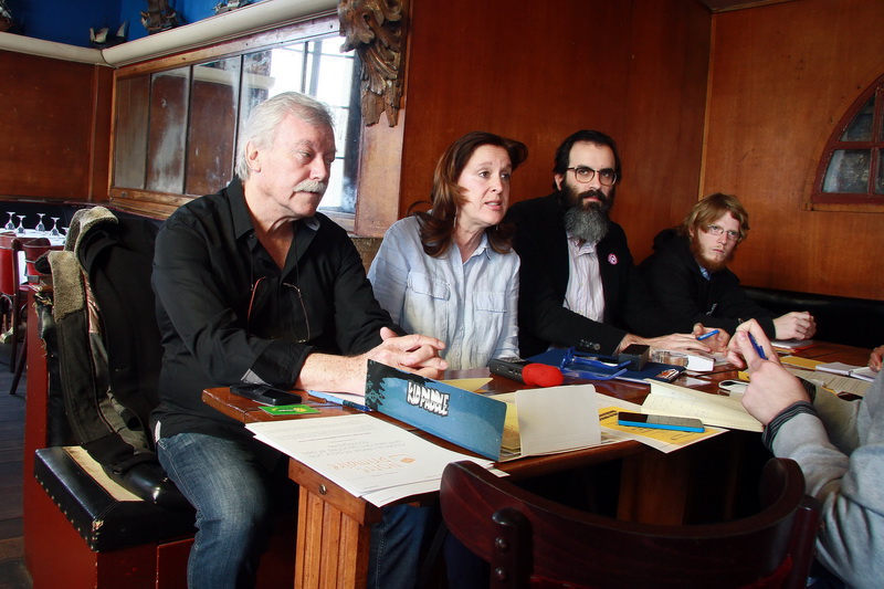 Jean-Paul Nail (PS), Christine Juste (EELV), Cyril Jarny (Nouvelle donne), Guillaume Desrocques représentant la jeunesse (EELV) sont parmi les relais locaux de l’appel à une primaire « des gauches et des écologistes » (Photo Robert Poulain)