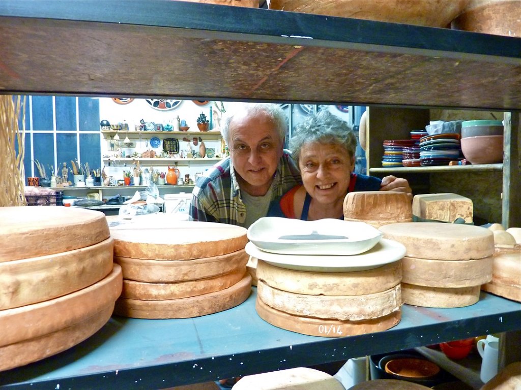 Vincent et Monique Buffile à nouveau heureux "chez-eux" dans leur atelier totalement rénové. (Photo Michel Egéa)