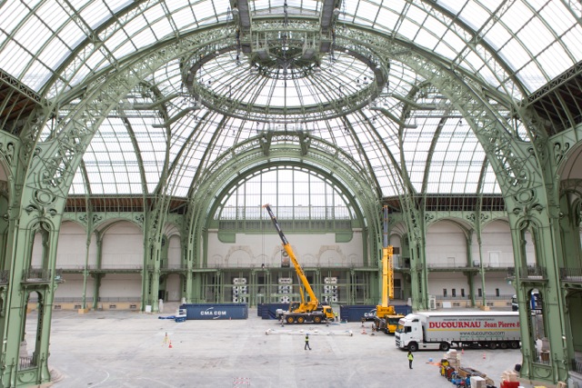 Depuis le lundi 25 avril, c’est un flux continu organisé par CMA CGM d’éléments de l’œuvre, qui arrivent jour et nuit pour être assemblés au sein de la Nef du Grand Palais (Photo © ADAGP - grandpalais.fr)