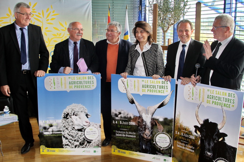 La présidente du Département, Martine Vassal, entourée des partenaires du 1er salon des agricultures (Photo Robert Poulain)