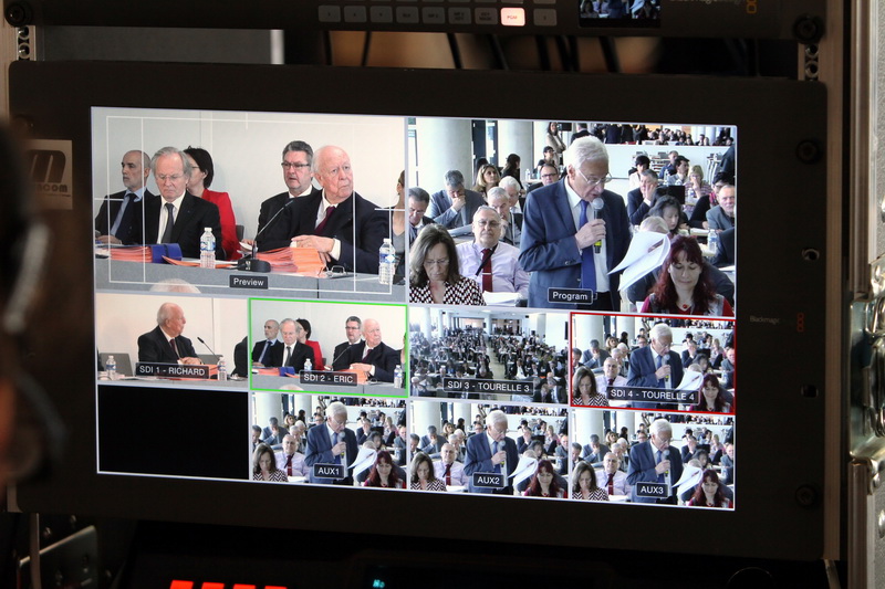 Intervention du maire PCF de Martigues Gaby Charoux sous le regard attentif du président LR de la métropole Jean-Claude Gaudin (Photo Robert Poulain)