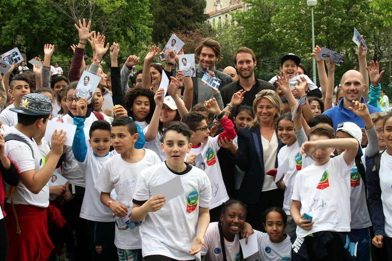 Le nouveau jeu de Destimed: trouver les intrus parmi les jeunes... (Photo Robert Poulain)