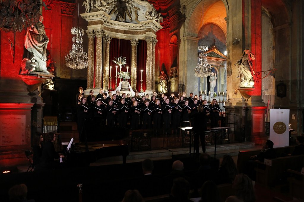 Dans le chœur de l’une des plus belles églises baroques de la région, le Saint-Esprit à Aix-en-Provence, la maîtrise de Radio France a enchanté son public (Photo Caroline Doutre)