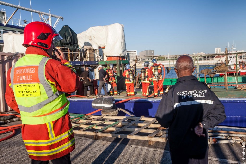 Le feu a pris à bord d'un thonier de 50 mètres à quai (Photo : BMPM / SM Damien Hilt )