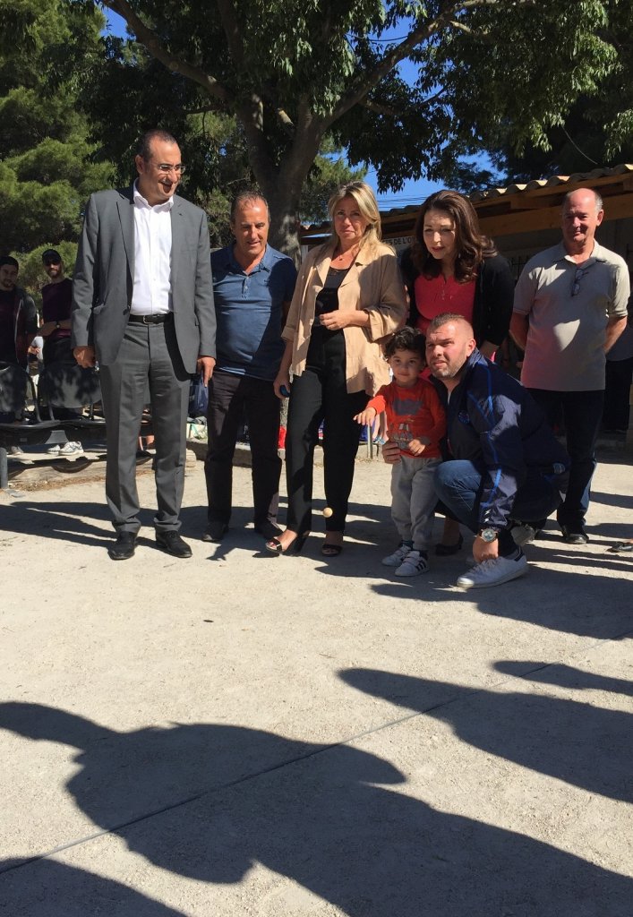 C'est Mathis le petit garçon du Policier décédé qui a lancé le bouchon pour le coup d'envoi du tournoi (Photo Partenaires Police 13)