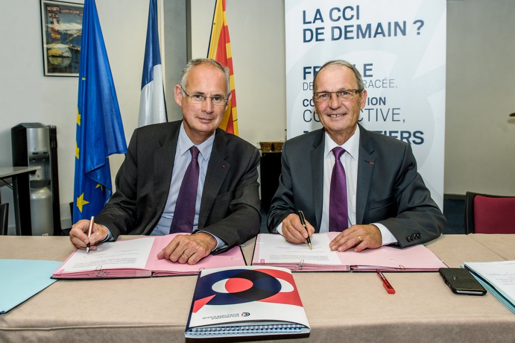 Stephane Bouillon, préfet de la Région Provence-Alpes-Côte d'Azur et Maurice Brun, président de la CCIR Paca lors de la signature de la Convention d'Objectifs et de Moyens CCIR Paca - Marseille (Photo: François Moura / CCIR Paca)