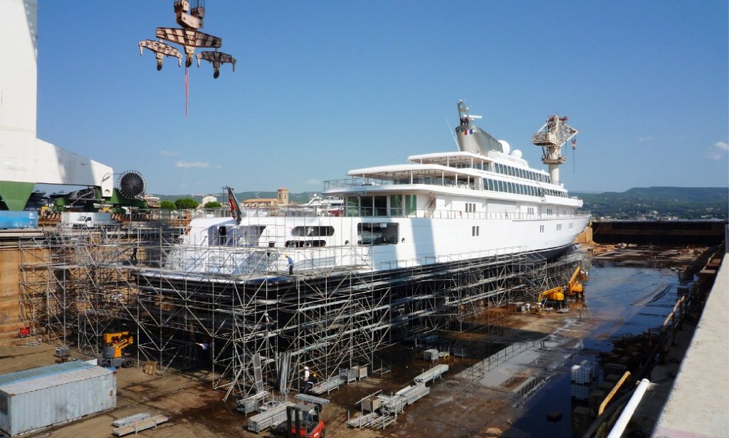 La Grande Forme de la Ciotat accueille des yachts de plus de 80 mètres venus du monde entier (Photo D.R.)