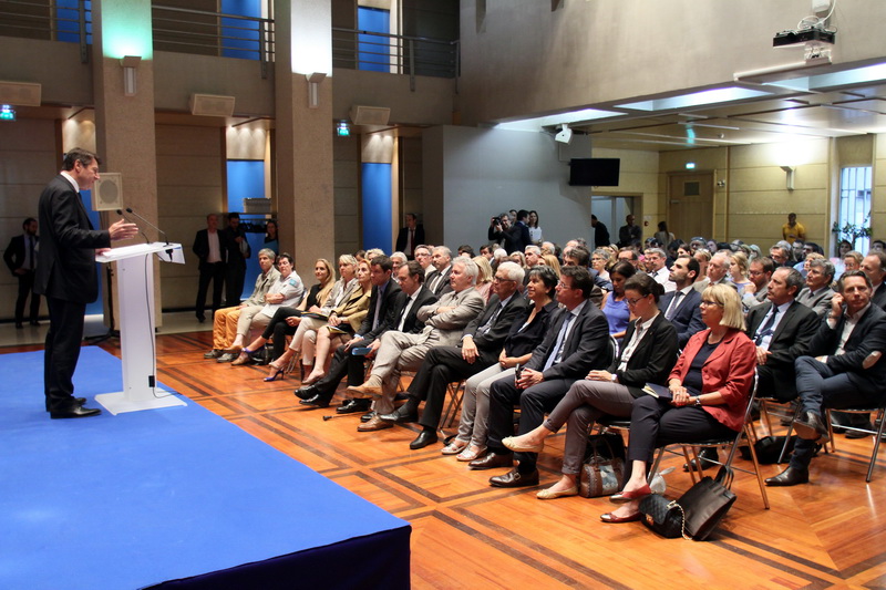 Christian Estrosi, le président de la région Provence-Alpes-Côte d'Azur et Renaud Muselier, président délégué de la Région, président du comité Régional du Tourisme (CRT) Paca viennent de lancer devant un parterre d'élus et de professionnels le schéma régional du tourisme (Photo Robert Poulain)