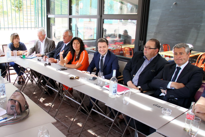 Benoit Payan entouré de Samia Ghali et de Patrick Mennucci a été adoubé à la tête du groupe socialiste de Marseille (Photo Robert Poulain)