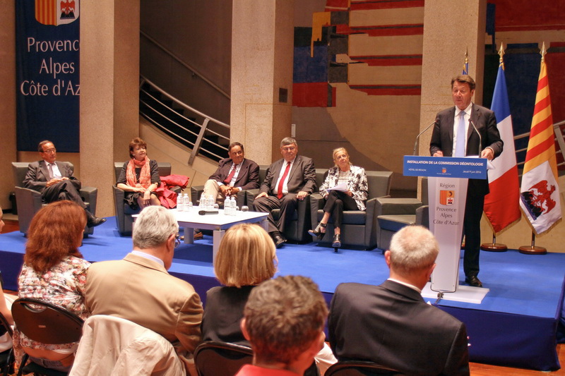 Christian Estrosi et les membres de la Commission de déontologie (Photo Pobert Poulain)