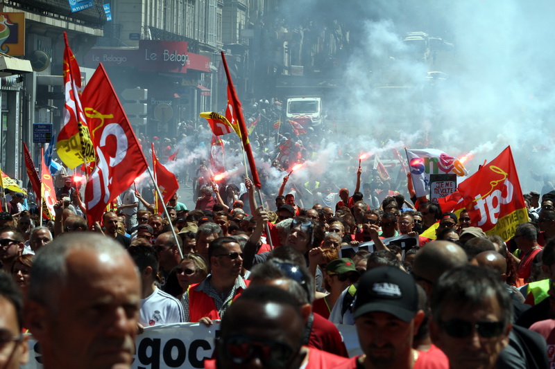 Plusieurs milliers de personnes ont battu le pavé à Marseille pour dénoncer la Loi Travail (Photo Robert Poulain)