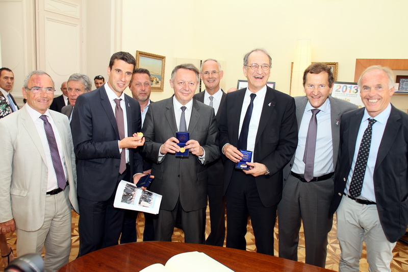 Thierry Braillard entouré de Tony Estanguet et Bernard Lapasset, Jacques Pfister, Stéphane Bouillon, préfet de Région, Dominique Tian, Richard Miron et Jean Roatta (Photo Robert Poulain)