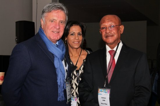 Abdelkader Zoukh, le wali d’Alger entouré de Jean Roatta, en charge des relations internationales de la ville de Marseille et de Myriam Manni, chef d’entreprise lors de la semaine économique de la Méditerranée à Marseille (Photo archive Philippe Maillé)