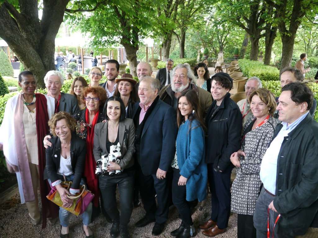 Il y a quelques jours, dans les jardins du Pigonnet, pour lancer ses Flâneries, Andréa Ferréol avait convié plasticiens, artistes, comédiens, chanteurs et chanteuses… (Photo Michel Egéa)