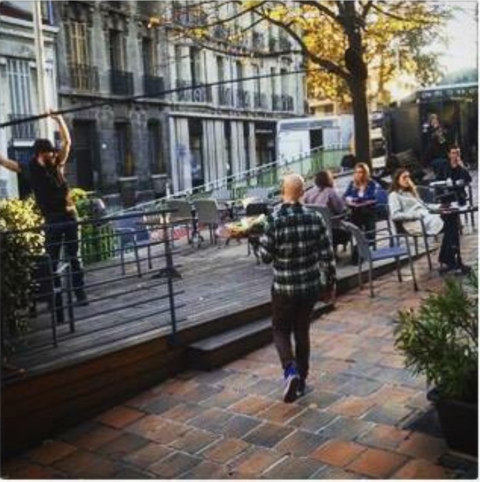 La terrasse en action ! Pour la serie "Marseille" (Photo Nicolas/ le Café des thés)