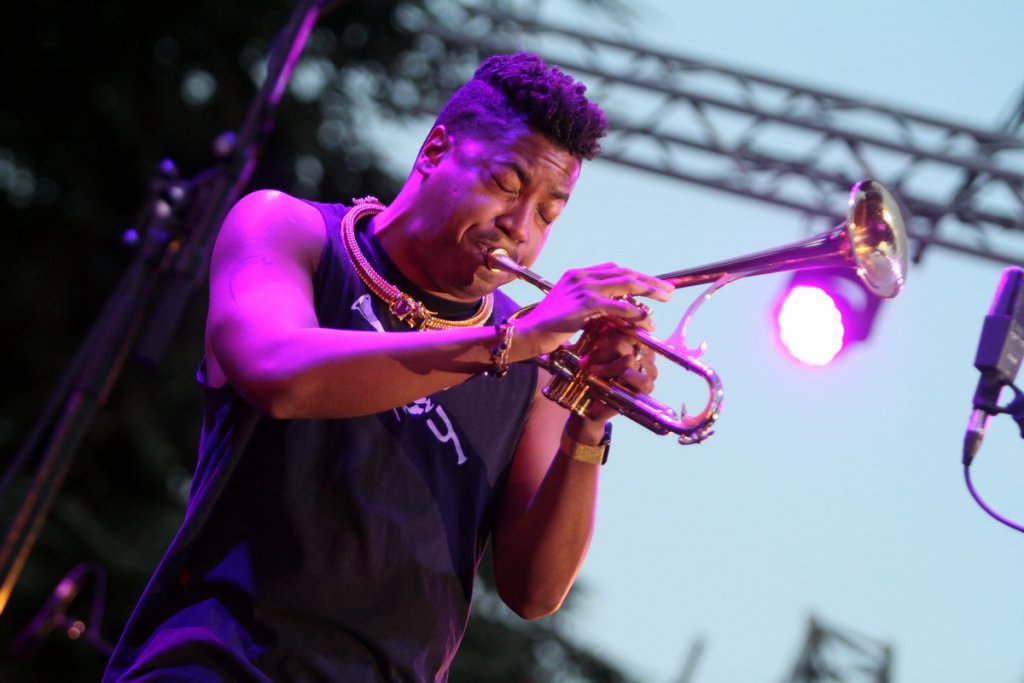 L'énergie de Christian Scott sur la scène des jardins du Parc Longchamp (Photo Robert poulin)