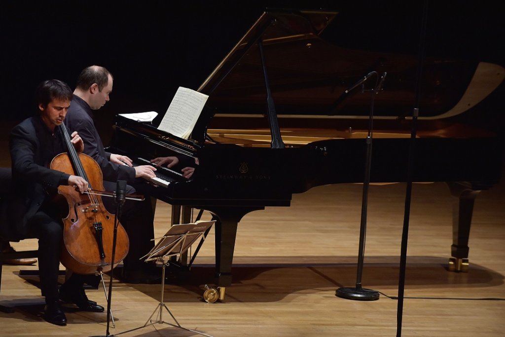 Jean-Guihen Queyras et Alexander Melnikov réunis sur la scène de l’auditorium du Conservatoire Darius Milhaud (Photo Jean-Claude Carbonne)