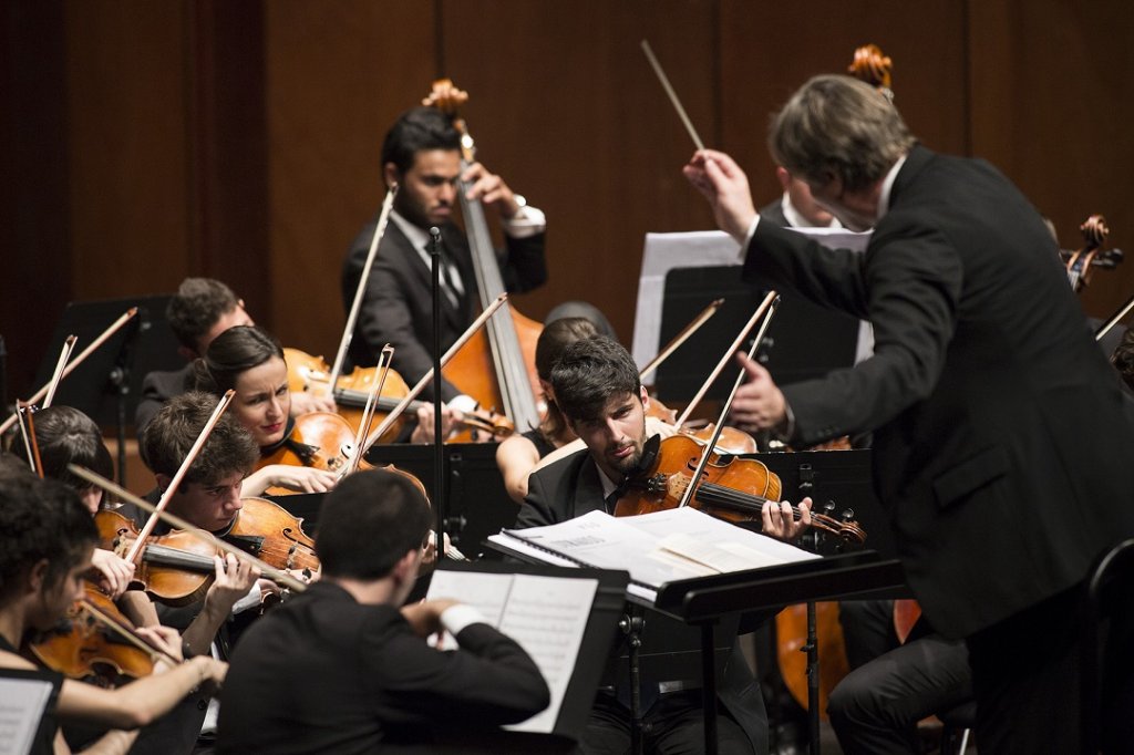 L’Orchestre des Jeunes de la Méditerranée, mercredi soir, sur la scène du Grand Théâtre de Provence (Photo Vincent Beaume)