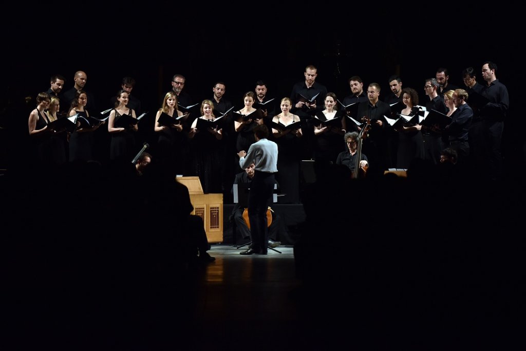 Bach magnifié par Pygmalion et Raphaël Pichon dans la pénombre de la Cathédrale Saint-Sauveur (Photo Jean-Claude Carbonne)