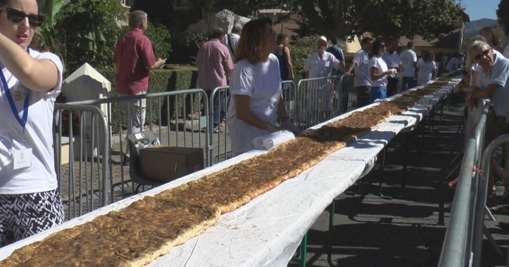 La plus longue fougasse du monde, 150 mètres, fabriquée à Digne (Photo dici.fr)