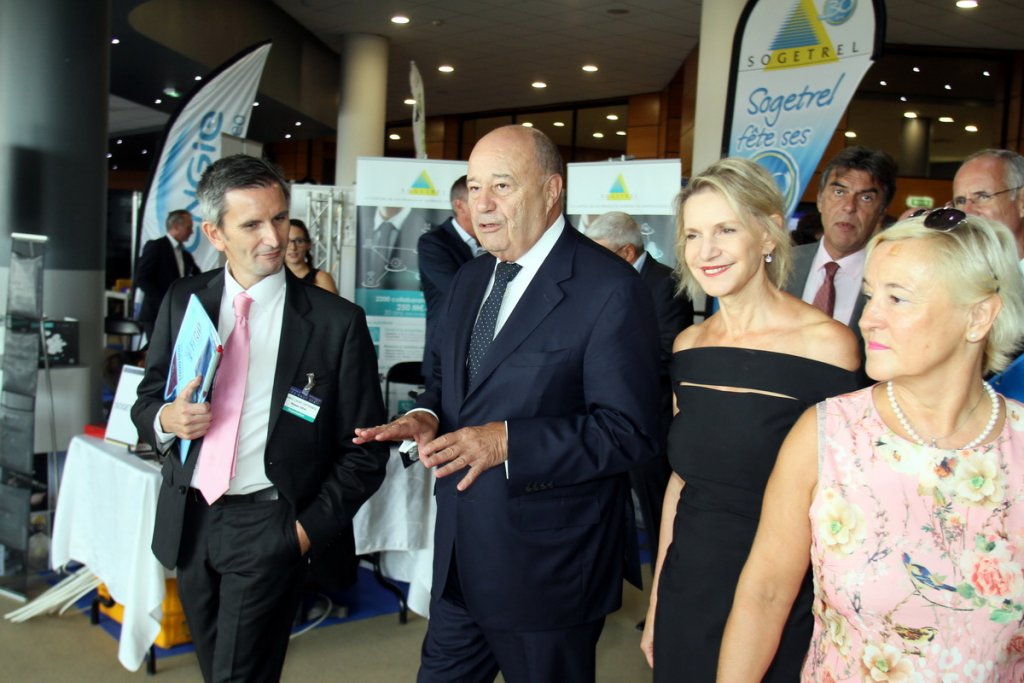 Aux Côtés de Jean-Michel Baylet, le ministre de l'Aménagement du territoire Chantal Eymeoud, présidente de Paca THD et Françoise Bruneteaux, vice présidente de la région Paca en charge du numérique (Photo Robert Poulain)