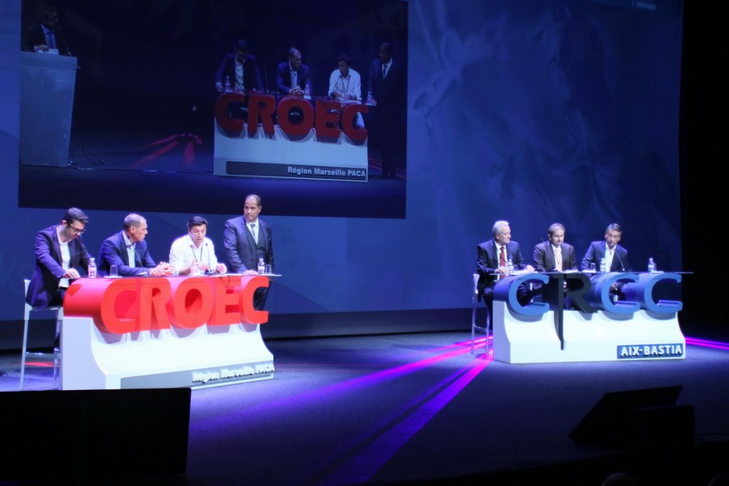 C'est dans le cadre du 4e Congrès régional de la profession de l'audit du chiffre et du conseil que l'économiste Nicolas Bouzou et le président Mohamed Laqhila ont présenté le baromètre économique de la profession comptable Paca (Photo Robert Poulain)