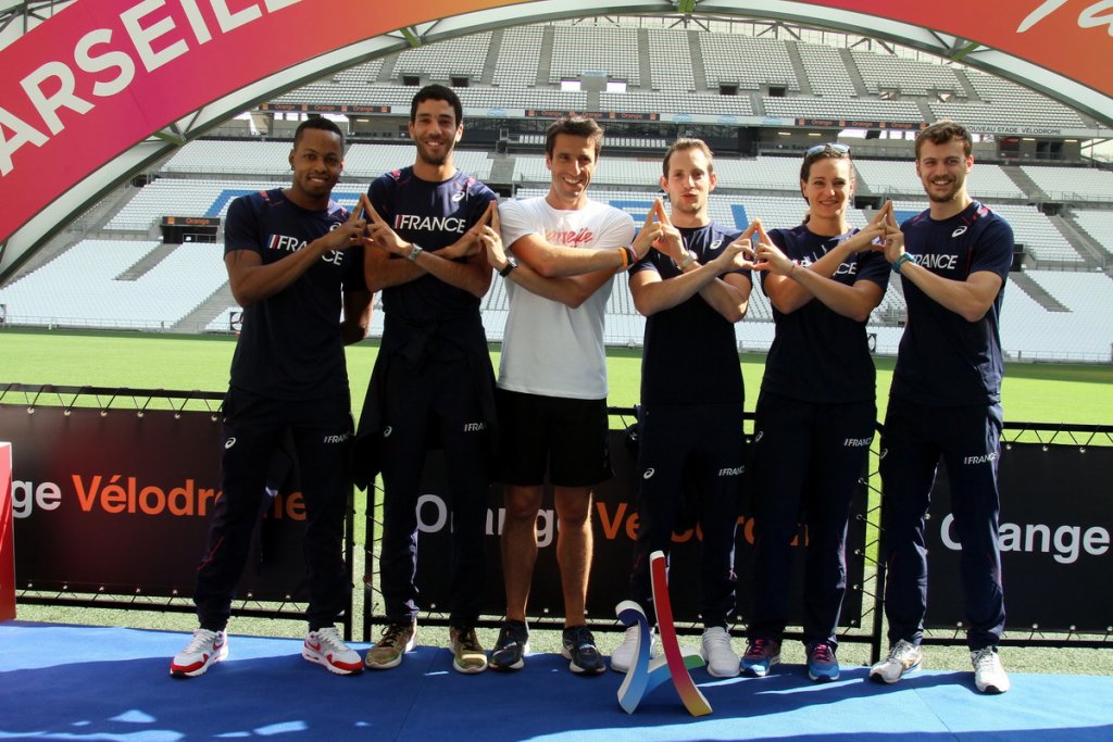 Les athlètes français médaillés au JO 2016 de Rio soutiennent à Marseille Paris 2024 (Photo Robert Poulain)